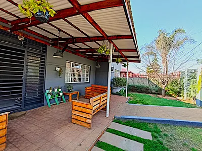 3 Bedroom House For Sale in Johannesburg - pBM4.webp