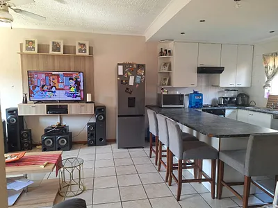 3 Bedroom Townhouse To Rent in Kempton Park - img