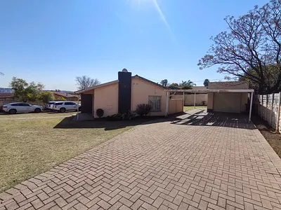 3 Bedroom House For Sale in Edenvale - img