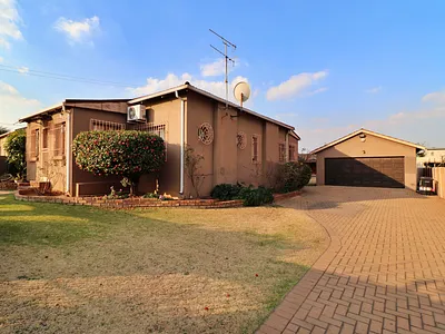 4 Bedroom House For Sale in Germiston - sjGZ.webp