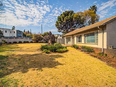 3 Bedroom House For Sale in Edenvale - OZby.webp