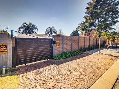 3 Bedroom House For Sale in Edenvale - v8gB.webp