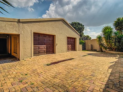 4 Bedroom House For Sale in Edenvale - SqTj.webp
