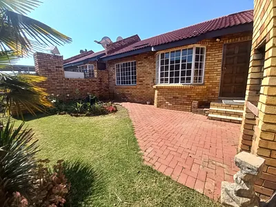 2 Bedroom Townhouse For Sale in Kempton Park - uqJN.webp