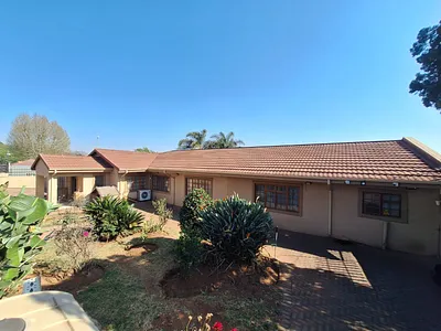 4 Bedroom House For Sale in Germiston - MeH2.webp