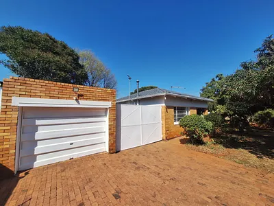 3 Bedroom House For Sale in Germiston - Ze8H.webp