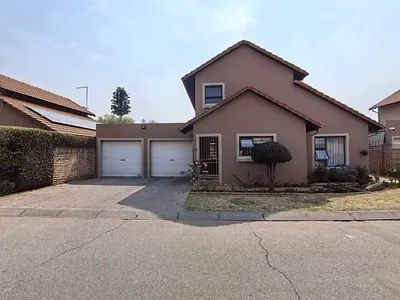 5 Bedroom Townhouse For Sale in Benoni - G41j.webp