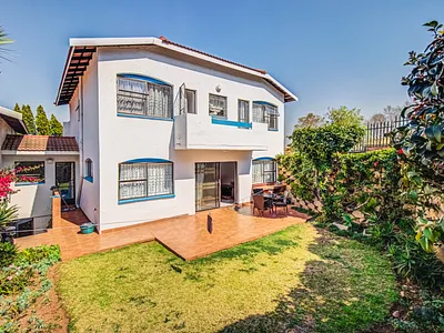 3 Bedroom Townhouse For Sale in Johannesburg - 5mHl.webp