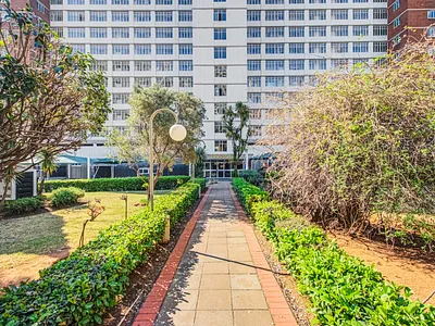 2 Bedroom Apartment For Sale in Bedfordview - 9UDa.webp