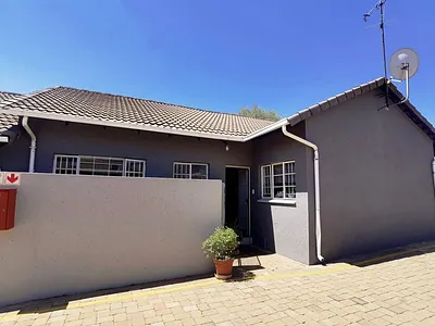 2 Bedroom Townhouse For Sale in Germiston - img