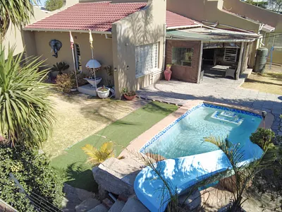6 Bedroom House For Sale in Kempton Park - img