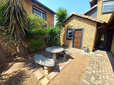 3 Bedroom Townhouse For Sale in Edenvale - img