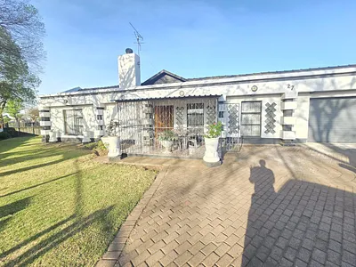 4 Bedroom House For Sale in Benoni - Ys0I.webp