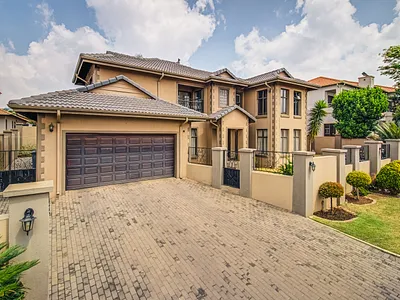 4 Bedroom Townhouse For Sale in Edenvale - uARi.webp