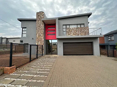 3 Bedroom House For Sale in Clayville, Midrand - ZOjn.webp