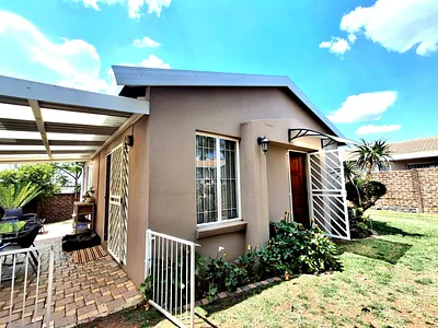 2 Bedroom Townhouse For Sale in Edenvale - W2YT.webp