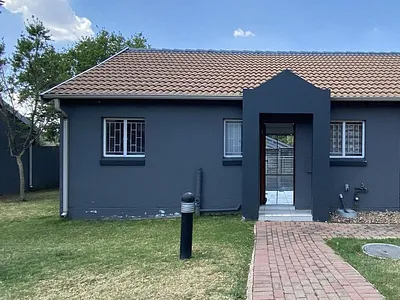 2 Bedroom Apartment For Sale in Edenvale - npIn.webp