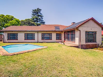 3 Bedroom House For Sale in Kempton Park - hLZy.webp