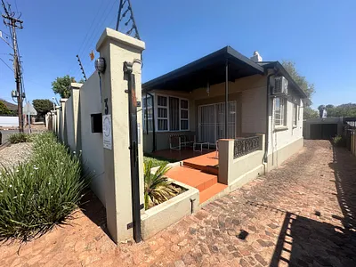 3 Bedroom House For Sale in Johannesburg - 2ZZW.webp