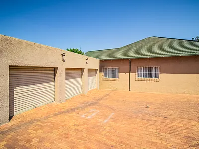 4 Bedroom House For Sale in Germiston - img