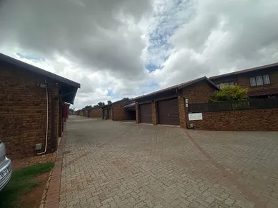 2 Bedroom Apartment For Sale in Germiston - 5HO2.webp