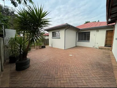3 Bedroom House For Sale in Germiston - 3b3R.webp