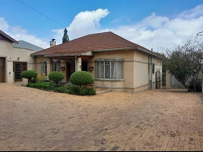 3 Bedroom House For Sale in Johannesburg - 33W1.webp