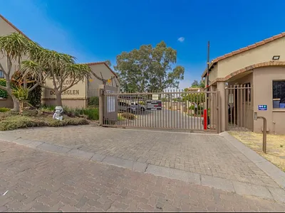 2 Bedroom House For Sale in Edenvale - S3u4.webp