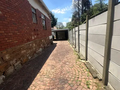 2 Bedroom House For Sale in Johannesburg - img