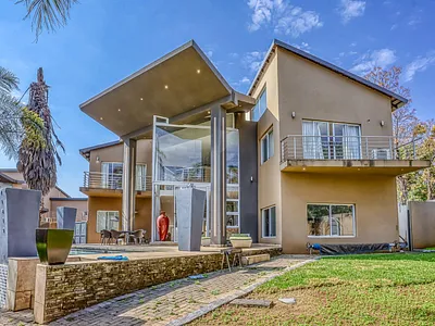 4 Bedroom House For Sale in Sandton - vqqR.webp