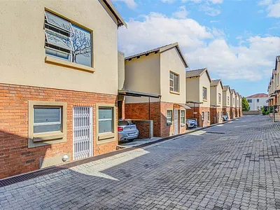 3 Bedroom Townhouse For Sale in Sandton - eN01.webp