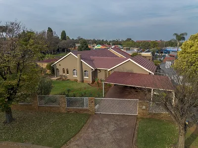 4 Bedroom House For Sale in Germiston - 3ElK.webp
