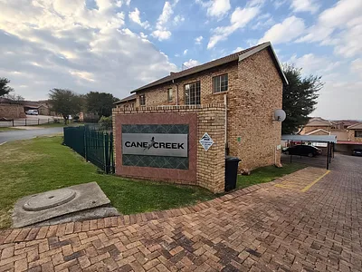 3 Bedroom Townhouse For Sale in Alberton - img