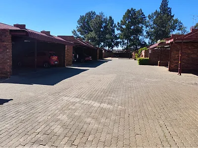 2 Bedroom Townhouse For Sale in Alberton - 8HuE.webp