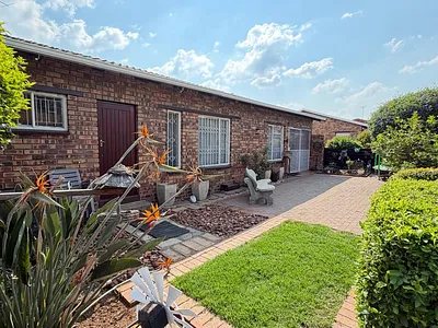 3 Bedroom Townhouse For Sale in Alberton - vfwn.webp