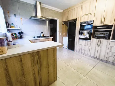 3 Bedroom Townhouse For Sale in Alberton - NzTS.webp