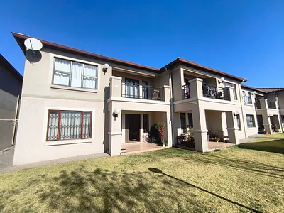 2 Bedroom Townhouse For Sale in Alberton - 9DCJ.webp