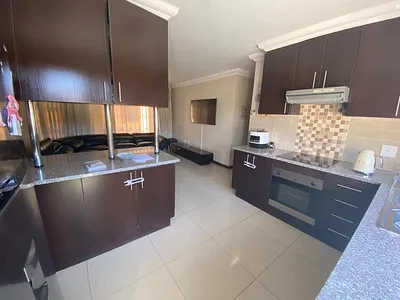 3 Bedroom Townhouse For Sale in Alberton - qDav.webp