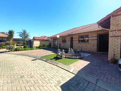 3 Bedroom Townhouse For Sale in Alberton - mhLk.webp