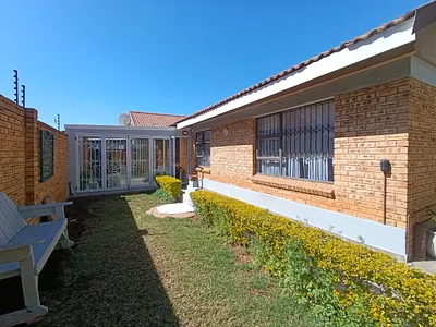 3 Bedroom Townhouse For Sale in Alberton - rUwl.webp