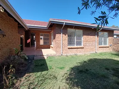 2 Bedroom Townhouse For Sale in Alberton - ilNg.webp