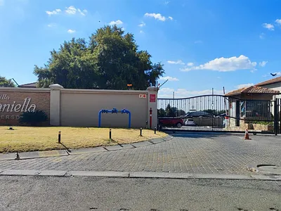 2 Bedroom Townhouse For Sale in Alberton - VgWx.webp