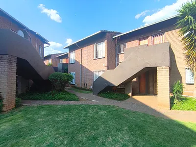 2 Bedroom Townhouse For Sale in Alberton - img