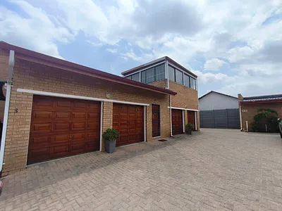 4 Bedroom Townhouse For Sale in Alberton - img