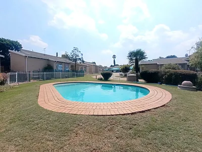 2 Bedroom Townhouse For Sale in Alberton - YUl8.webp