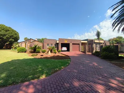 5 Bedroom House For Sale in Alberton - img