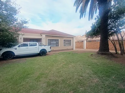 4 Bedroom Townhouse For Sale in Alberton - img