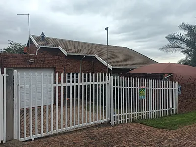 3 Bedroom Townhouse For Sale in Alberton - DGO3.webp