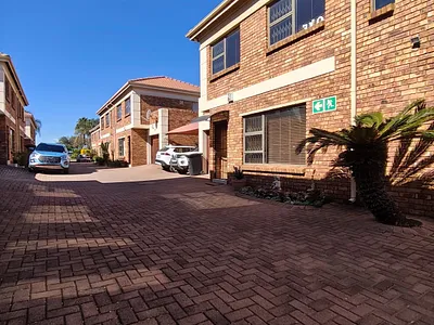 3 Bedroom Townhouse For Sale in Alberton - Ne8q.webp