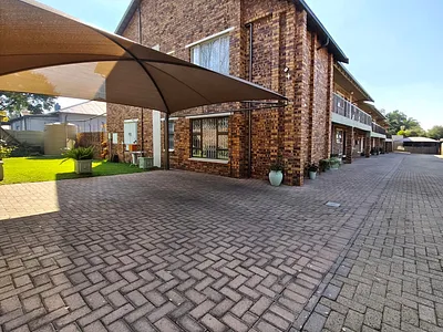 3 Bedroom Townhouse For Sale in Alberton - IhnN.webp
